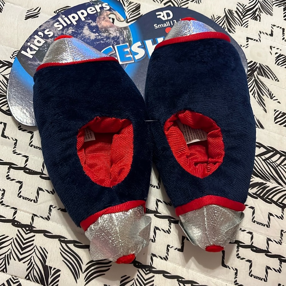 RD Spaceship Kid’s Slippers Size Small in Blue